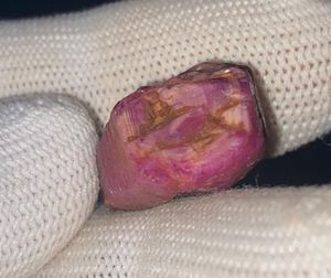 พลอยทับทิมดิบธรรมชาติจากเคนยา เหมืองเฟโมส จอห์น โซล น้ำหนัก 45.55 กะรัต - Product Image 1