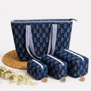 Ensemble de voyage matelassé de 4 pièces de qualité supérieure avec des sacs en tissu élégants pour l'organisation des bagages, les articles de toilette, les accessoires et les cadeaux - Product Image 1