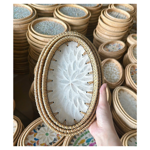 Bandeja de Ratán con Incrustaciones de Madreperla, Bandeja Redonda Decorativa para Servir de 30 cm o 35 cm, Hecha a Mano, Decoración Boho para el Hogar, Temática de Playa, Natural - Product Image 5