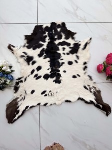 Best Selling Cowhide Leather Area <b>Rugs</b> Hot Sale <b>Black</b> White <b>Rugs</b> for Living Room Home Decor Traditional 100 % Cowhide Handmade - Product Image 2