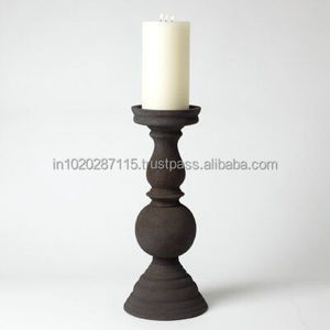 Candelabro rústico de madera tallada con textura envejecida que ofrece encanto decorativo de estilo vintage campestre. - Product Image 5