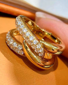 Anillo de Boda de Moissanita con Corte Redondo en Plata de Ley 925, Diseño de Lazos Entrelazados para Fiestas, Dos Hileras con Detalles Pavé, Ideal para Regalos - Product Image 2