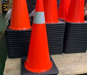 กรวยจราจรสีส้มทำจากพีวีซีพร้อมโครงสร้างสะท้อนแสงสำหรับการส่งออกเพื่อความปลอดภัยทางถนนจากไต้หวัน - Product Image 2