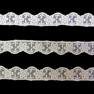 Cinta de encaje floral de organza blanca delicada de calidad premium - Pequeña cinta de bordado de nailon festoneado para prendas - Product Image 1