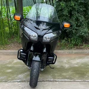 Moto de tourisme d'occasion Gold Wing F6B 1800cc 6 cylindres, grande cylindrée, cruiser longue distance avec sacoches latérales et dossier - Product Image 1