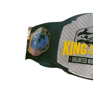 Cinturón de Campeón Mundial King of the Cage Unlimited con Correa Negra y Diseño Plateado, Título Personalizable para Fanáticos - Product Image 3
