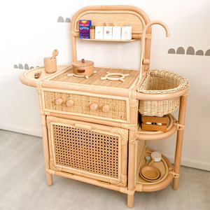 Cuisine de jeu artisanale en osier, station de cuisson en rotin naturel avec évier et étagères, cadeau pour jeu d'imitation imaginatif pour enfants - Product Image 1