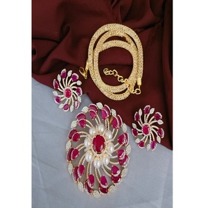 Conjunto de Collar y Pendientes de Latón con Acabado Dorado, Adornado con Circonitas, Estilo Moderno Hindú, para Bodas, para Mujer - Product Image 1