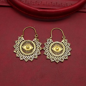 Boucles d'oreilles en laiton sur mesure, fabrication artisanale, design personnalisé, finition lisse, prix d'usine en gros, artisanat métallique - Product Image 3