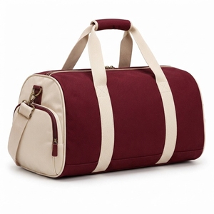 Sac de voyage compact avec construction robuste, poignées de transport faciles à utiliser et sac de sport adapté aux courts séjours et au fitness - Product Image 2