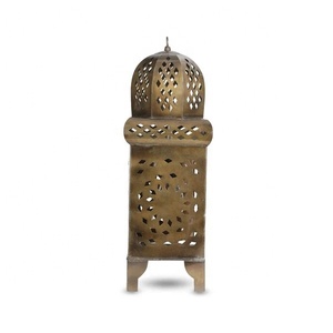 Lanterne marocaine en métal ajouré avec design en forme de dôme, finition noire antique, porte-bougie décoratif pour la décoration du Ramadan - Product Image 2