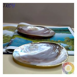 Plat unique en coquillage naturel avec texture nacrée pour présentations artisanales, style côtier et coffrets cadeaux décoratifs - Product Image 3