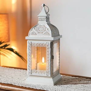 Farol Marroquí Exclusivo con Acabado Blanco Contemporáneo y Patrón Metálico Ornamental para una Decoración Elegante del Espacio en el que Vives - Product Image 3