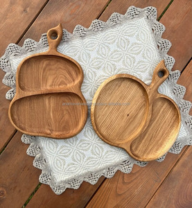 Plateau en bois éco-chic en forme de feuille, plat de service en acacia à 4 compartiments pour restaurants et cafés - Product Image 1