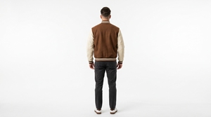 Chaqueta Varsity Marrón para Hombre con Parche de Logotipo Bordado, Cierre de Botones Frontales, Corte Regular, Estilo Preppy, Ropa de Otoño - Product Image 4