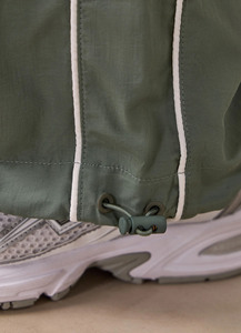 Nouvelle Collection : Ensemble de Survêtement Léger pour Femme avec Veste Zippée Intégrale et Joggers, Logo Personnalisé et Passepoil Contrastant - Product Image 6