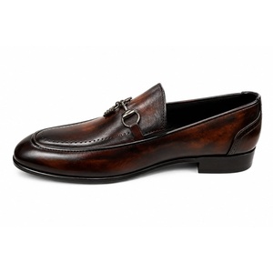 Mocasines de Hombre con Punta en Pico de LEATHER STUDIO, Parte Superior de Cuero Vacuno, Transpirables, Ligeros, Entresuela de Goma, Cierre Deslizante, Logotipo Grabado - Product Image 2