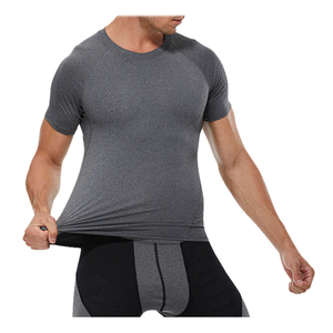 T-shirt d'entraînement performant pour homme, logo frontal, coupe ajustée, séchage rapide, respirant, anti-UV, tissu doux, écologique, 220g, pour la gym et les activités sportives - Product Image 3
