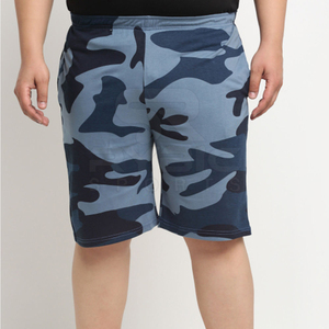 Shorts essentiels pour les vacances d'été pour hommes, avec tissu extensible moderne et abstrait, coupe décontractée, pour le sport et les tenues de tous les jours - Product Image 3