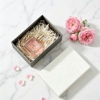 Caja Cosmética Rígida Gris con Forro de Satén, Forma Rectangular, Empaque de Alta Gama para Botellas de Perfume