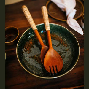 ชามเซรามิคพรีเมียมเคลือบสีเขียวเข้มแบบมีลายพื้นผิว รูปทรงกลมกว้าง ปลอดภัยสำหรับอาหาร ทนทาน เหมาะสำหรับการเสิร์ฟบนโต๊ะอาหารสมัยใหม่ - Product Image 3