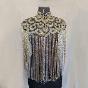 Fabricant de capes à franges perlées à la main en or et argent de luxe, très demandées, pour la couture et les superpositions sur les épaules - Product Image 1