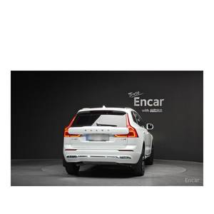 Volvo XC60 B5 Ultimate 2023 con Cámara Trasera, Caja de Cambios Automática, Asientos de Cuero, Volante a la Izquierda - 27,398 km, Color Brillante - Product Image 4