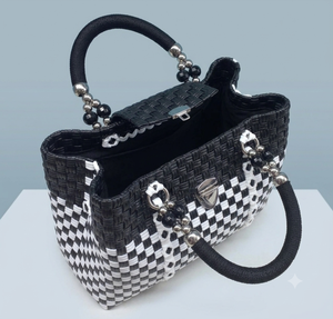 Wholesale Handmade Woven <b>Plastic</b> <b>Tote</b> Bag Handcrafted Checkered Pattern Beaded Handle Beach Shopping Women Handbag Style Purse - Product Image 5