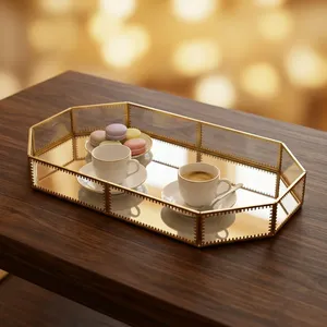 Plateau de rangement en verre miroir de luxe moderne au design artisanal avec cadre en laiton, forme polygonale, pour bureau, présentoir à bijoux, organisation - Product Image 5