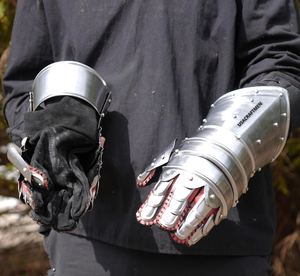 Guantes de Acero con Garras, Plateados, Armadura Medieval, Estilo Gótico, Diseño Antiguo, Acero Inoxidable, Fabricados con Técnica de Soldadura - Product Image 3