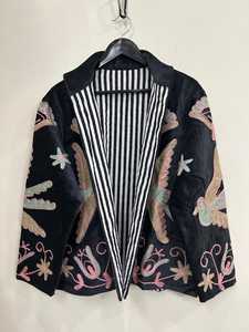 Chaqueta de Terciopelo Bordada a Mano con Encanto Atemporal, Diseño Floral y de Aves, Estilo Bohemio Artesanal, Forro de Algodón, Prenda Exterior para Mujer - Product Image 4