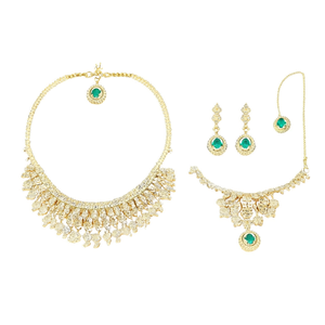 Ensemble de bijoux fantaisie plaqué or avec collier, boucles d'oreilles et maang tikka en cristal et diamants pour femmes (vert) - Product Image 2