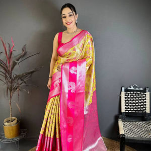 Sari de Seda Kanjivaram Premium con Tejido Zari Plateado de Lujo y Blusa a Juego - Product Image 1