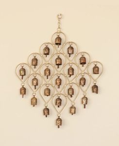 Cloche décorative en métal élégante pour la décoration de la salle à manger et du salon, avec un design moderne et élégant - Product Image 1