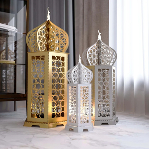 Farol Metálico Rectangular con Diseño Recortado, Acabado Dorado y Blanco, Decoración para el Hogar, Faroles de Ramadán y Eid con Luna Creciente en la Parte Superior - Product Image 1