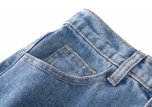 Pantalon en jean délavé coupe décontractée, style mom, taille haute, coupe ample, cheville retroussée, en coton décontracté - Product Image 6
