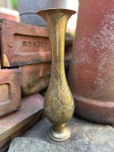 Vases à fleurs personnalisés modernes faits à la main en cuivre et en laiton gravés avec un motif spécial, décoration de table écologique - Product Image 3