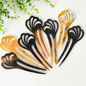 Barrettes à cheveux en corne de buffle vintage faites à la main, élégantes et stylées, avec des caractéristiques uniques - Product Image 2