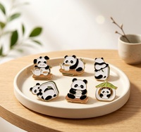 Badge numérique tendance en alliage de zinc, motif mini panda de dessin animé, style minimaliste, coloris tendance, personnalité affirmée, style simple