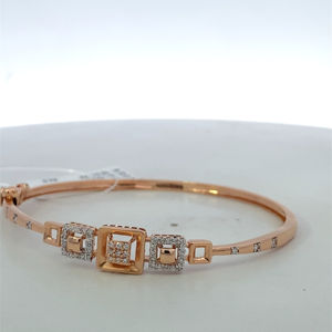 Bracelet à breloques délicat en or rose 18 carats - Product Image 4