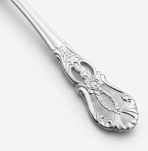 Ensemble de cuillères en acier inoxydable finition argentée, élégantes, pour la salle à manger, la cuisine et le service. - Product Image 2