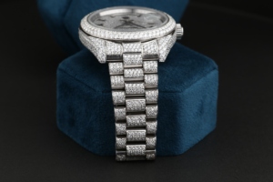 Montre de luxe pour homme en acier inoxydable avec moissanite, pavée de diamants, ton argent, fermoir déployant, bracelet de haute qualité et tendance - Product Image 5