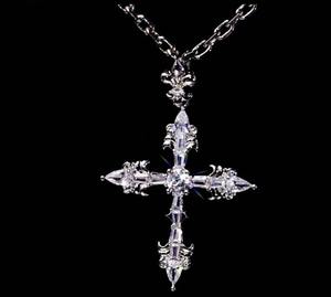 Achetez un pendentif croix gothique en moissanite_ Collier fleur-de-lis en argent sterling en ligne en Inde - Product Image 4