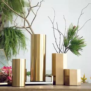 Vase en métal artisanal haut de gamme pour la décoration de la maison, porte-fleurs artistique pour le salon et la salle à manger - Product Image 1