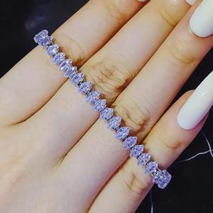 Pulsera de Tenis con Diamantes de Moissanita en Oferta para Regalo de Boda, Compromiso o Aniversario, Joyería Disponible para la Venta - Product Image 4