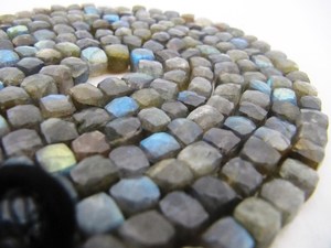 Perles en labradorite naturelle, forme cube 3D, 6 à 8 mm, facettées, vendues par brin de 8 pouces - Product Image 6