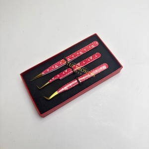 Pince à cils GETUP BROSONS IMPEX personnalisée en acier inoxydable avec revêtement en papier en forme de cœur, pointe dorée, anti-magnétique et poignée diamantée - Product Image 1