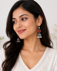 Pendientes Jhumka de Plata Oxidada Roja Vintage con Flecos de Perlas para Mujer - Product Image 2