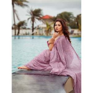 Saree de soirée de designer pour les fêtes mettant en vedette un travail de séquence - Product Image 2