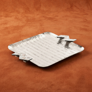 Plateau argenté texturé moderne avec poignées en zigzag, motif géométrique exquis, ajoute une touche de style contemporain pour le service - Product Image 1